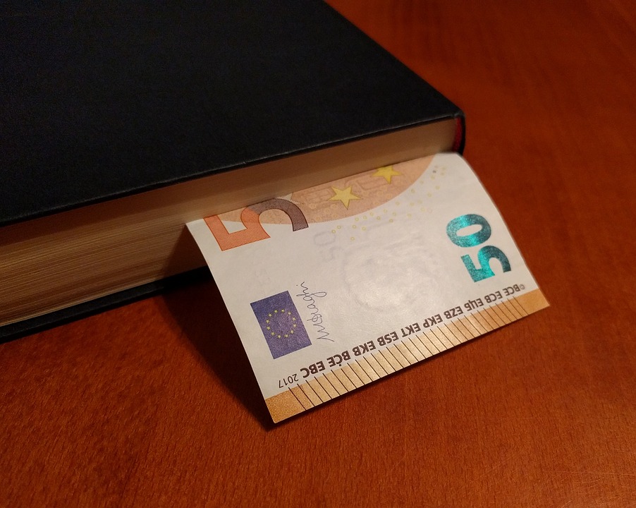 bankovka v knížce